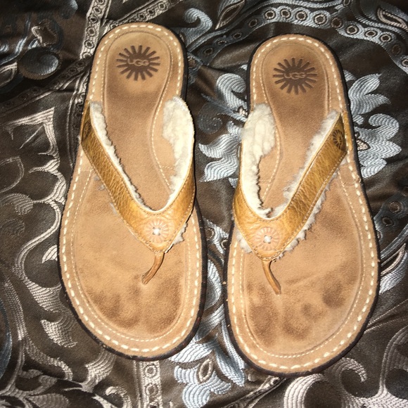 UGG Shoes - Women’s uggs slippers worn twice 7.5